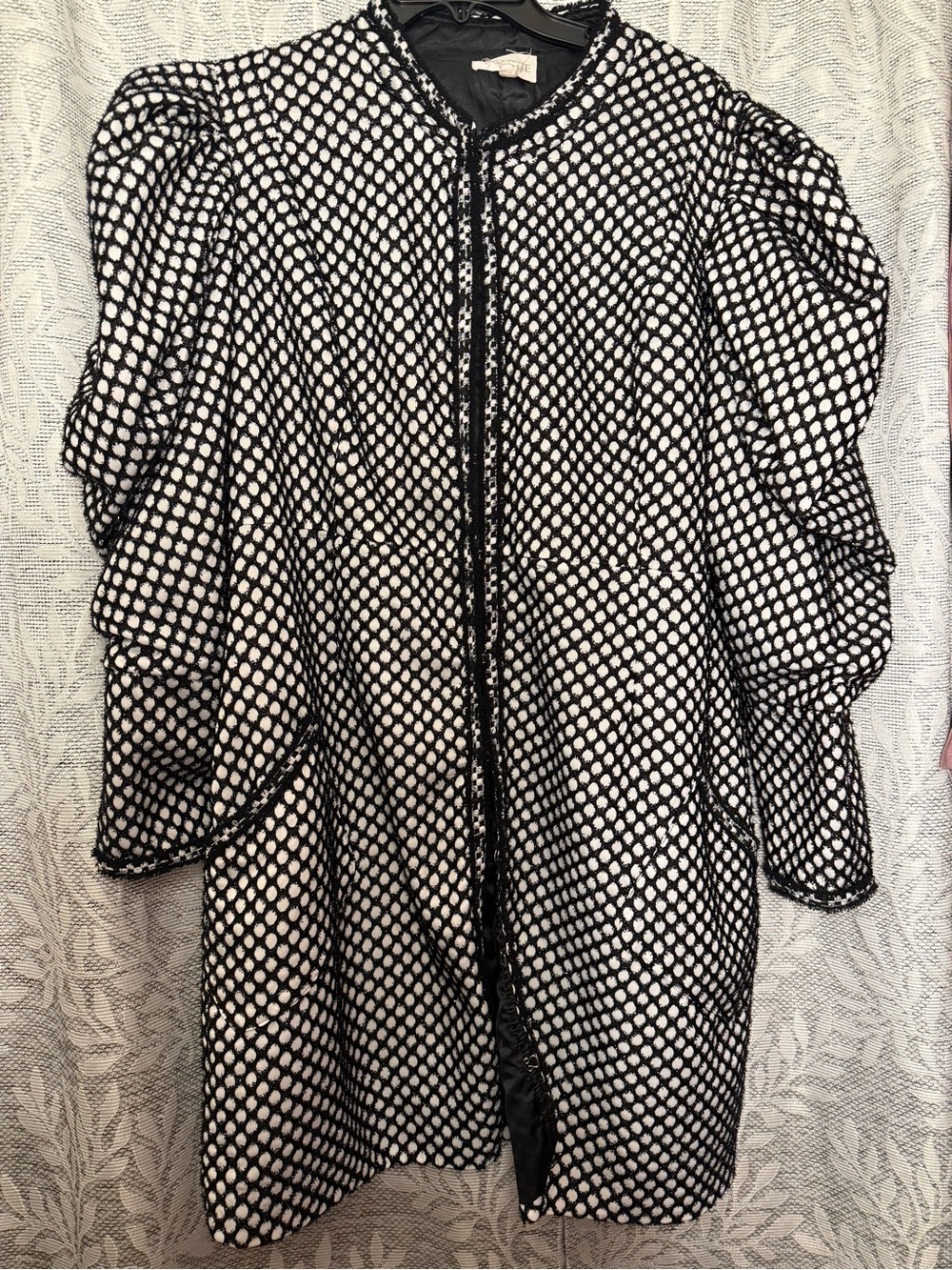 L'ATISTE Black and Cream Labeled Garment